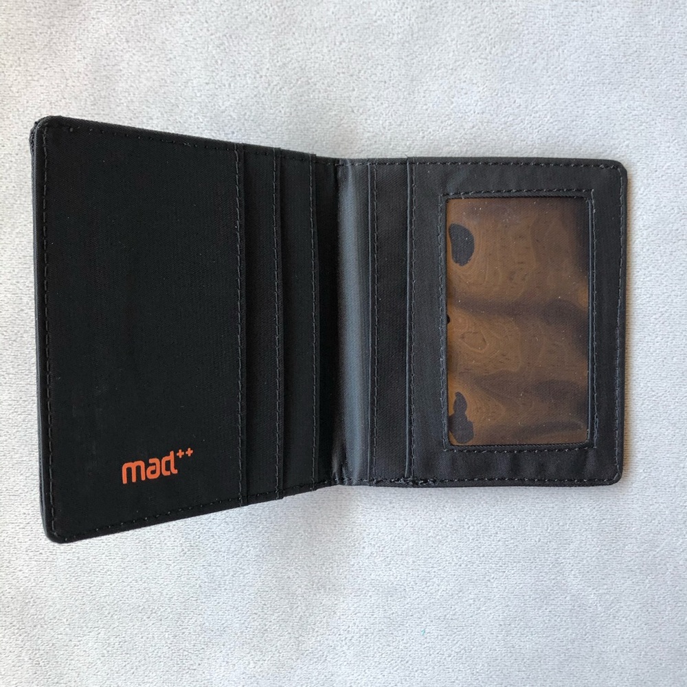 Super Slim Black Men’s Wallet ~ Brand New!